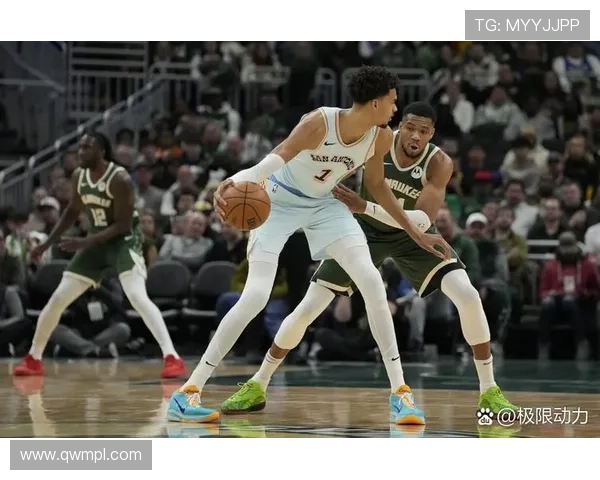 张佳玮深度解析雄鹿队的阵容构建与字母哥的支持体系